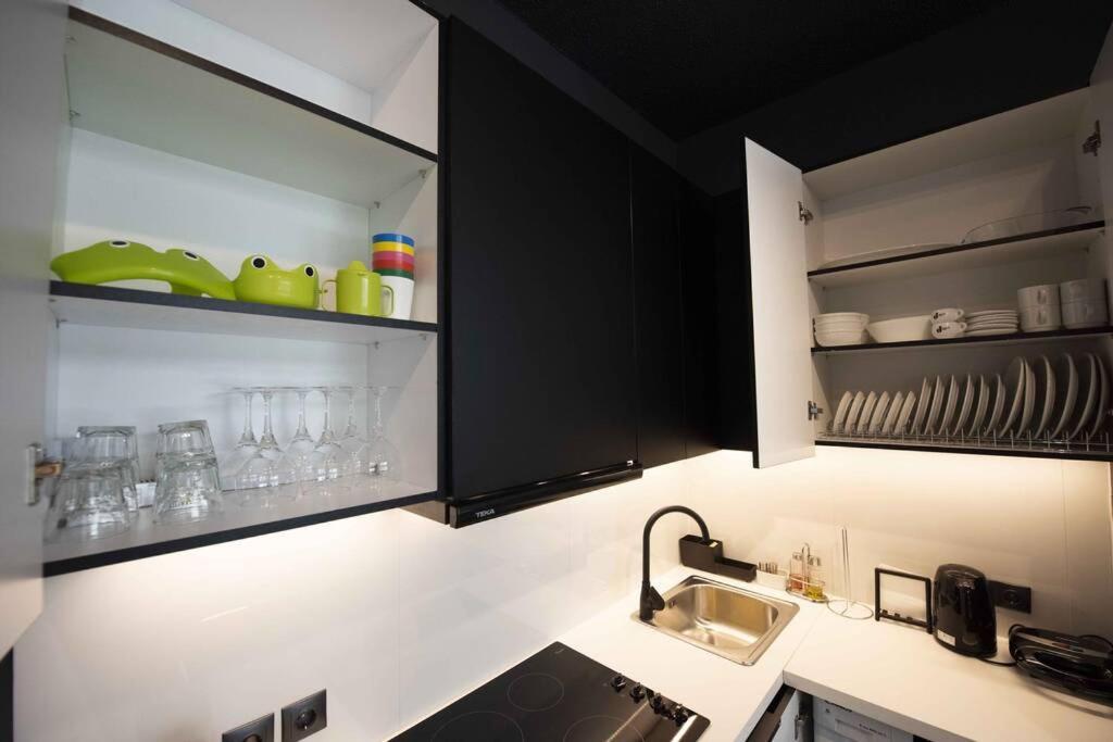 - Plaka, 3, Kydathinaion Str. Apartment