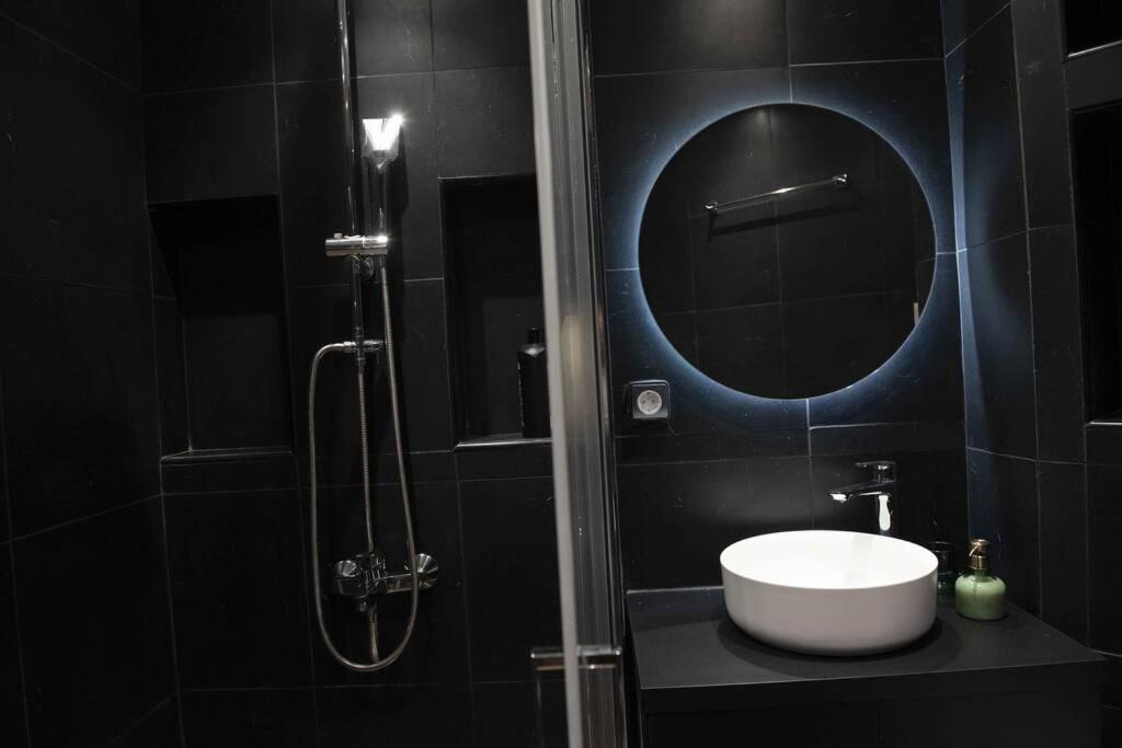 - Plaka, 3, Kydathinaion Str. Apartment Athens
